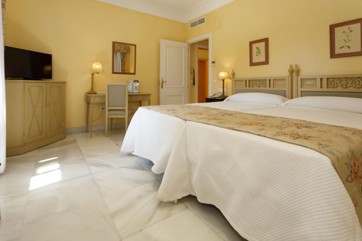 1 bedroom, premium bedding, memory foam beds, free minibar