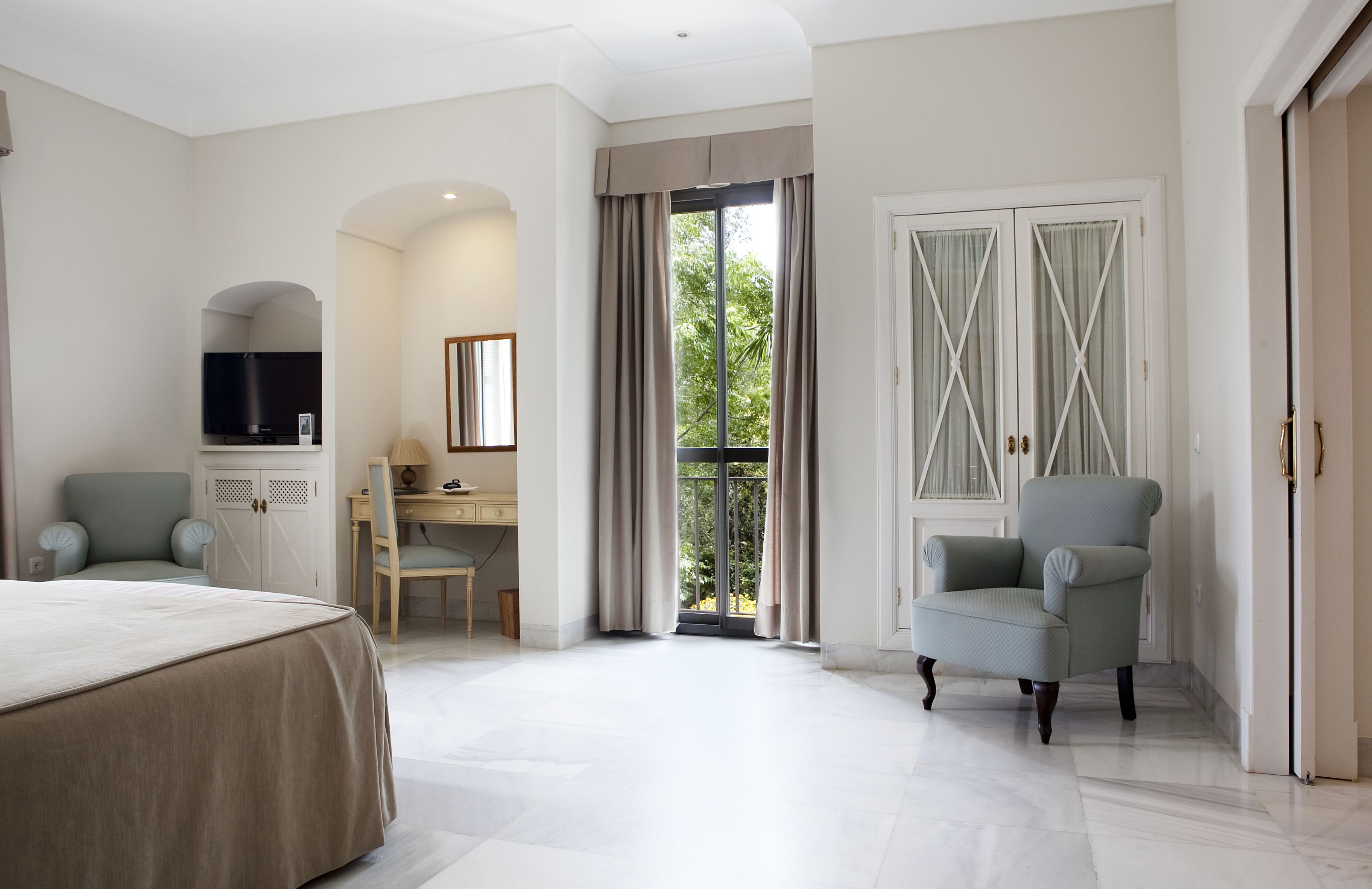 junior suite, garden view | 1 bedroom, premium bedding, memory-foam beds, free minibar