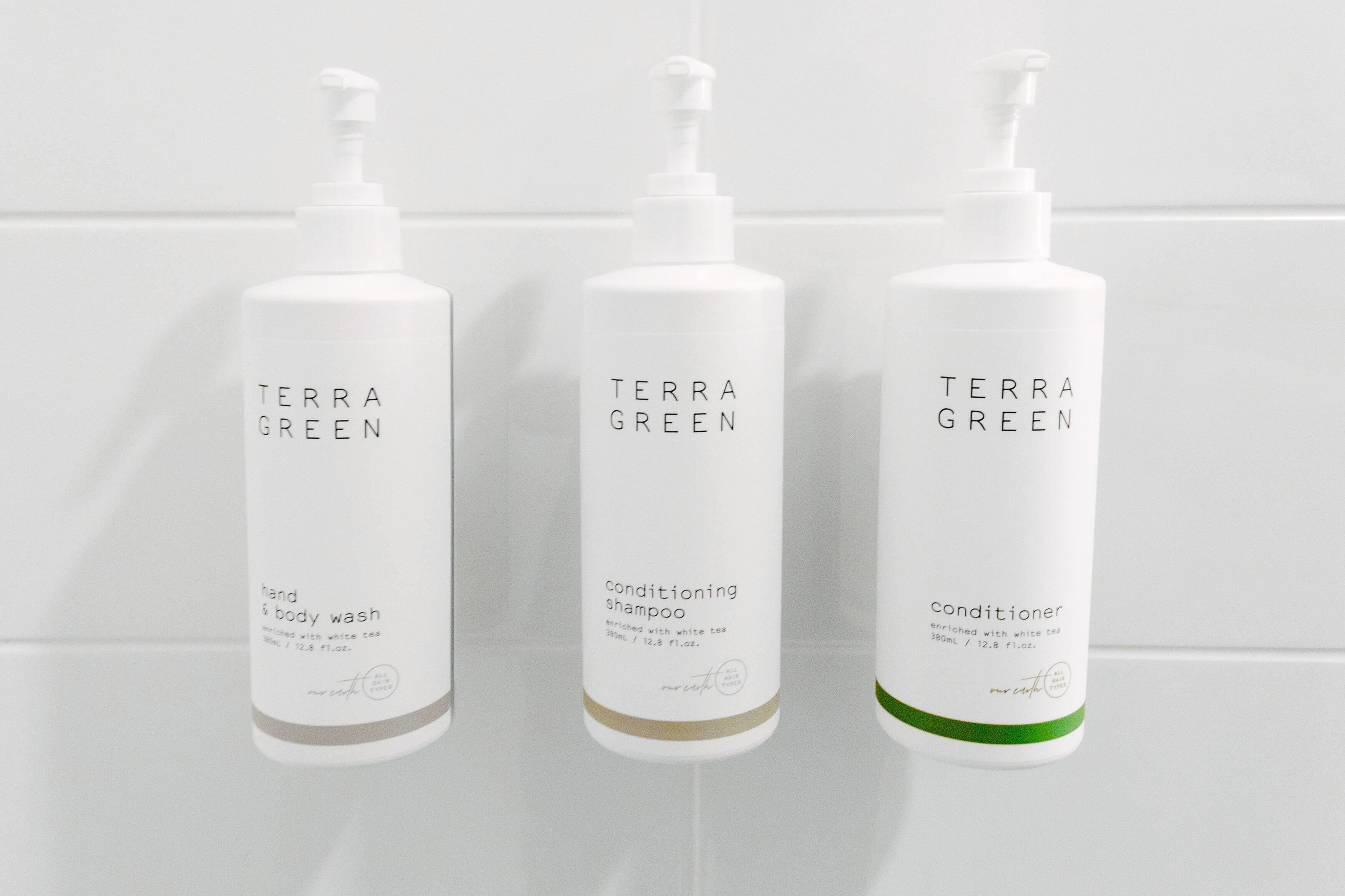 Premium bedding, desk, iron/ironing board, free cribs/infant beds