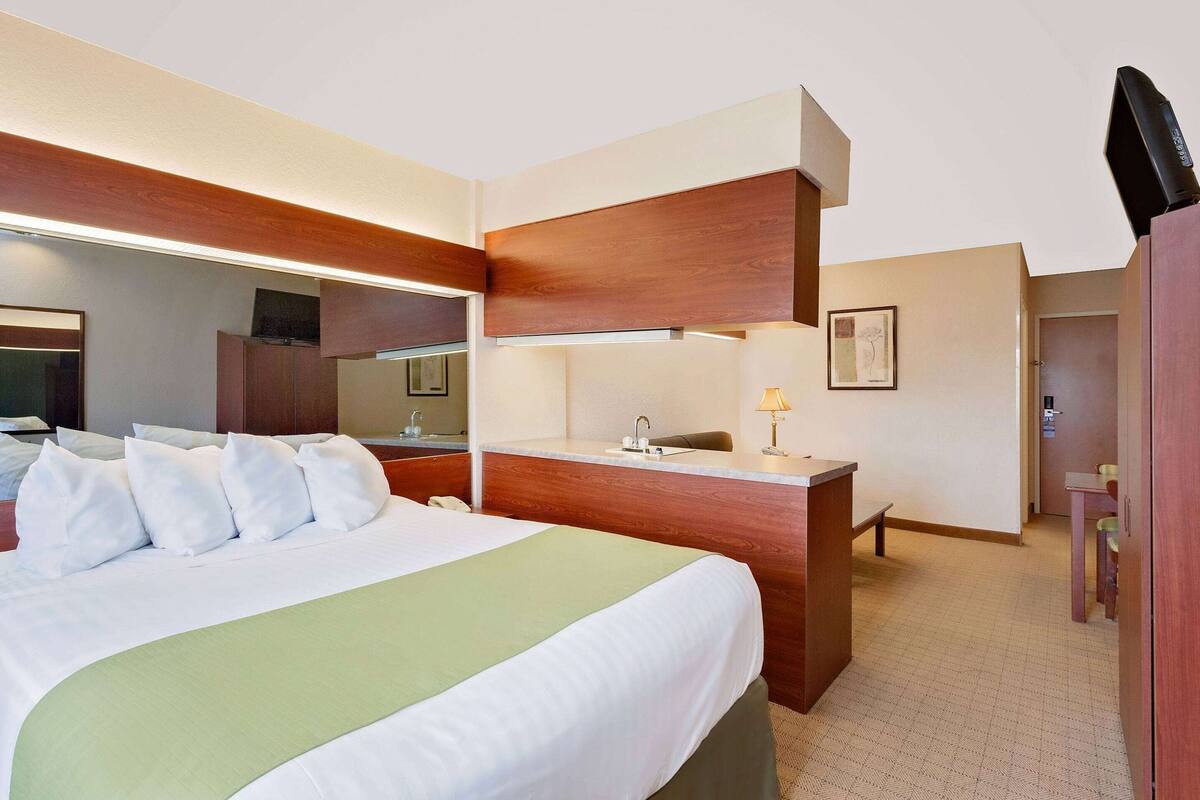 premium bedding, desk, iron/ironing board, free cots/infant beds