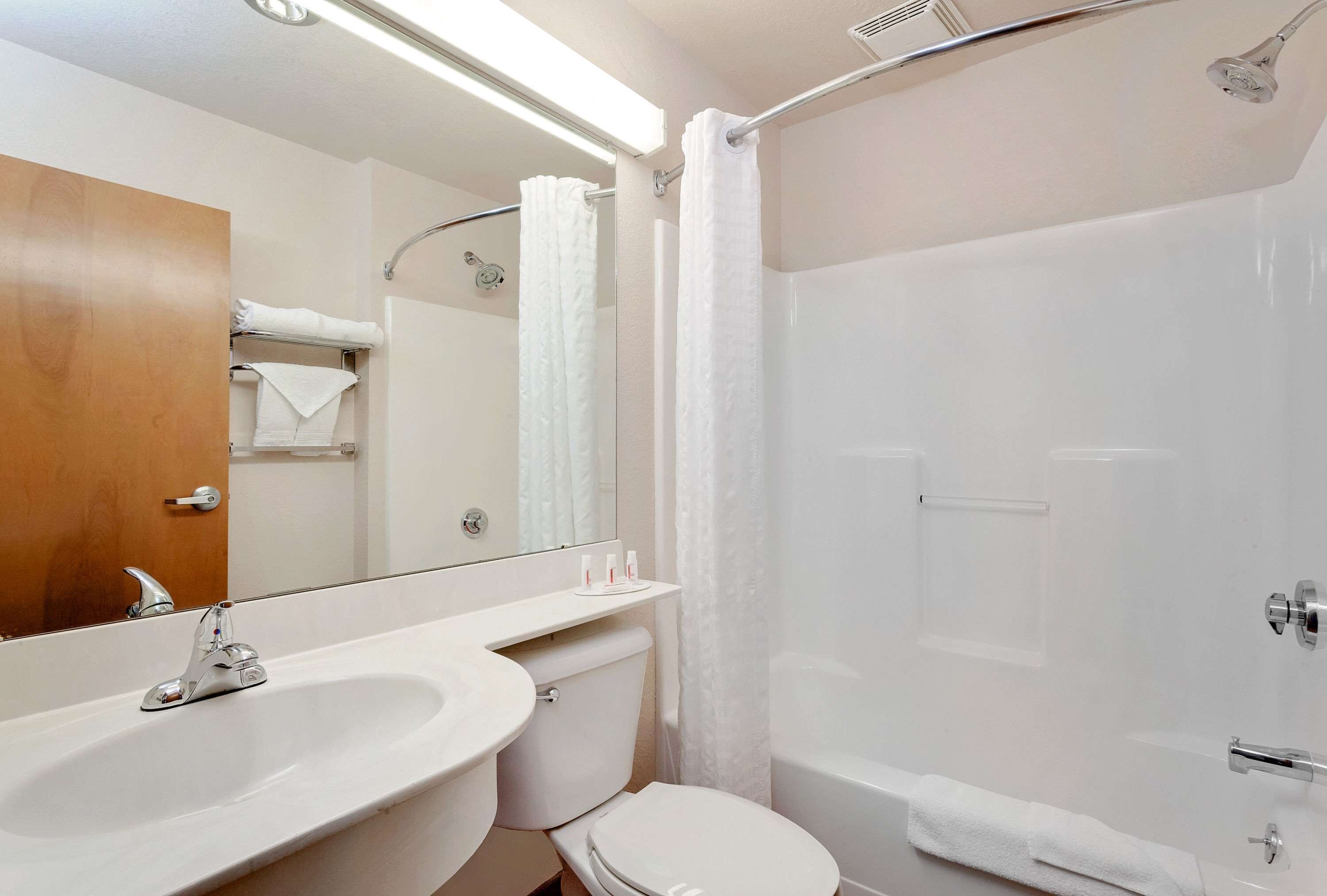 combined shower/bathtub, free toiletries, hair dryer, towels
