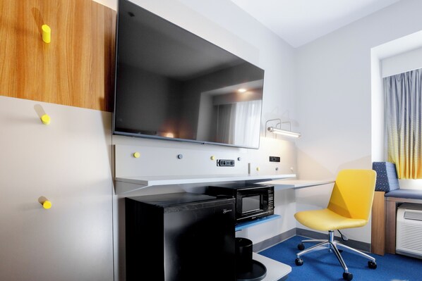 Literie de qualité supérieure, bureau, fer et planche à repasser