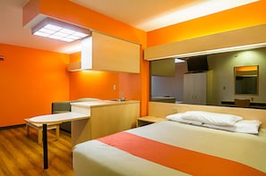 Standard-Suite, 1 Queen-Bett, barrierefrei, Nichtraucher | Kostenloses WLAN, Bettwäsche