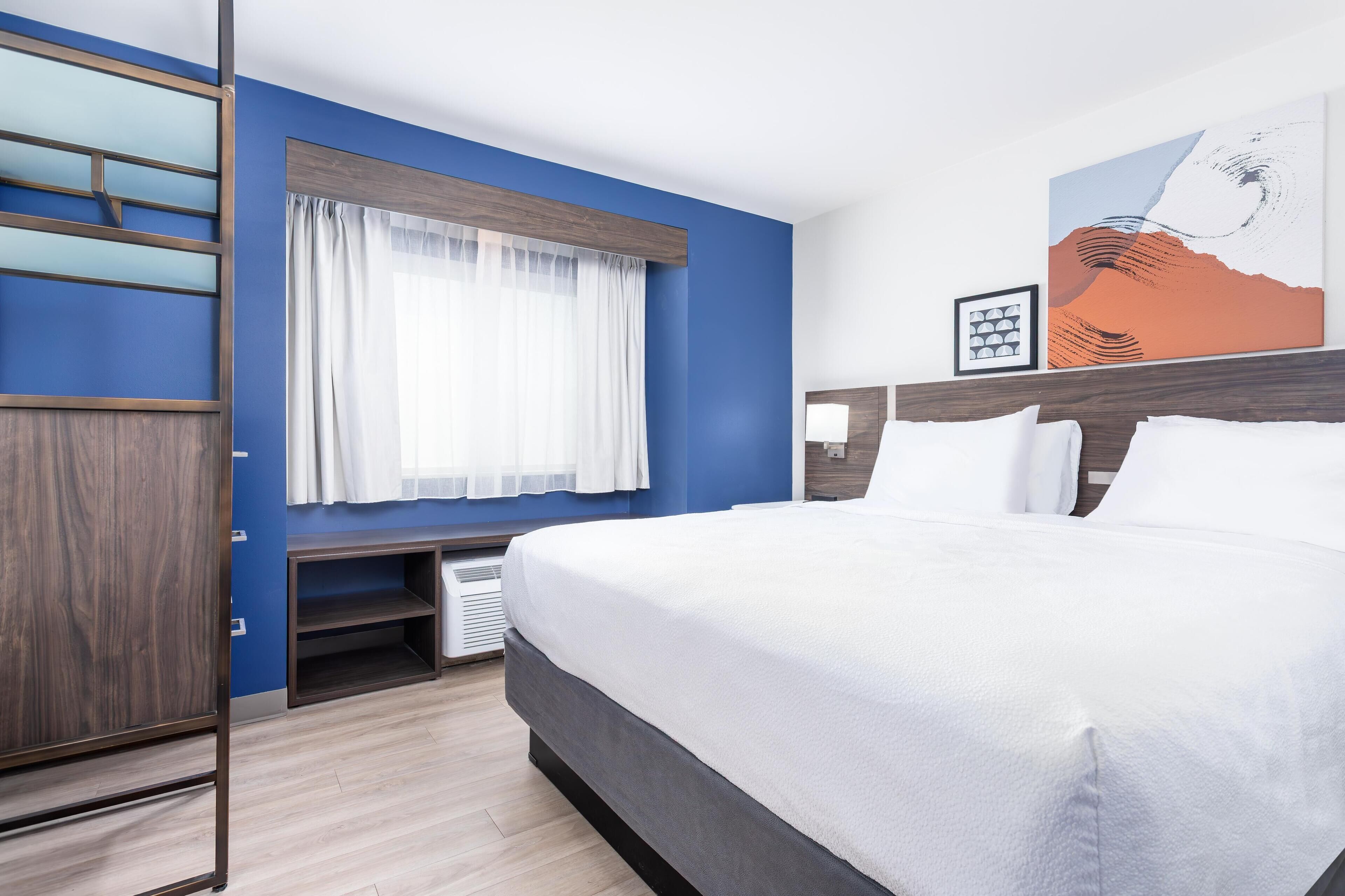 Room, 1 King Bed with Sofa bed | Desk, laptop workspace, blackout drapes, free WiFi