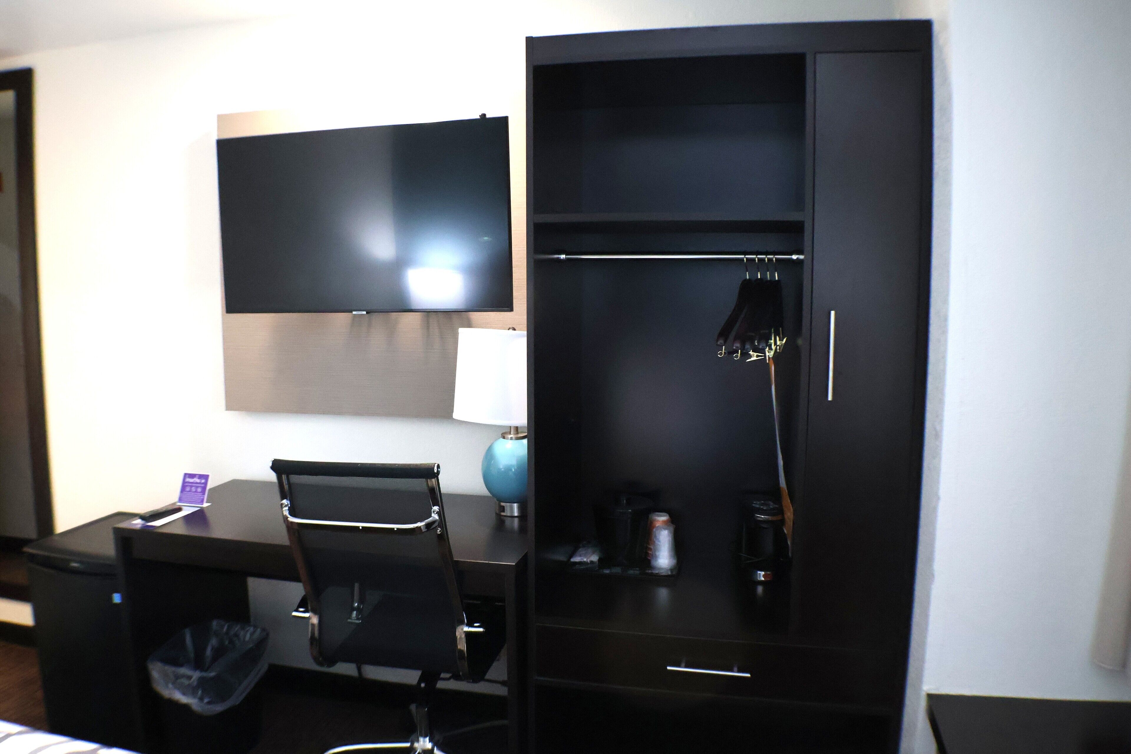 1 bedroom, pillow-top beds, desk, free WiFi