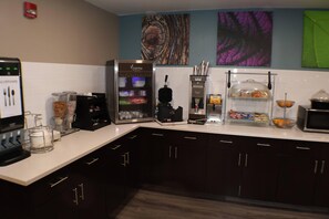 Free daily continental breakfast  - Sleep Inn Marion - Cedar Rapids (Marion)