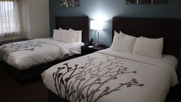 Kamar Standar, 2 Tempat Tidur Queen, Bebas Asap Rokok | 1 kamar tidur, bantalan ekstra lembut, meja kerja, dan Wi-Fi gratis