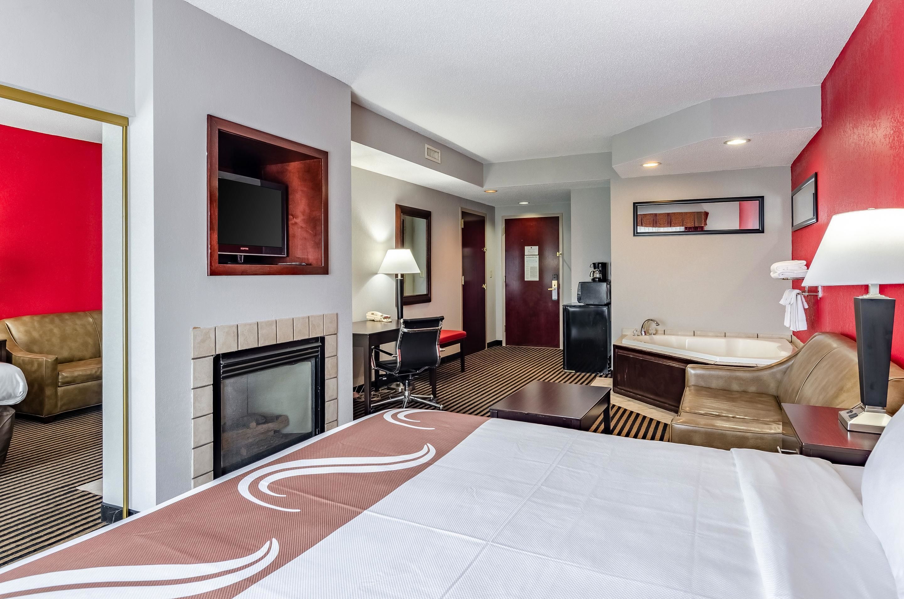 Escriptori, cortines opaques, planxa i posts de planxar i wifi gratuïta 