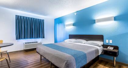 Motel 6 Indianapolis, IN - Southport