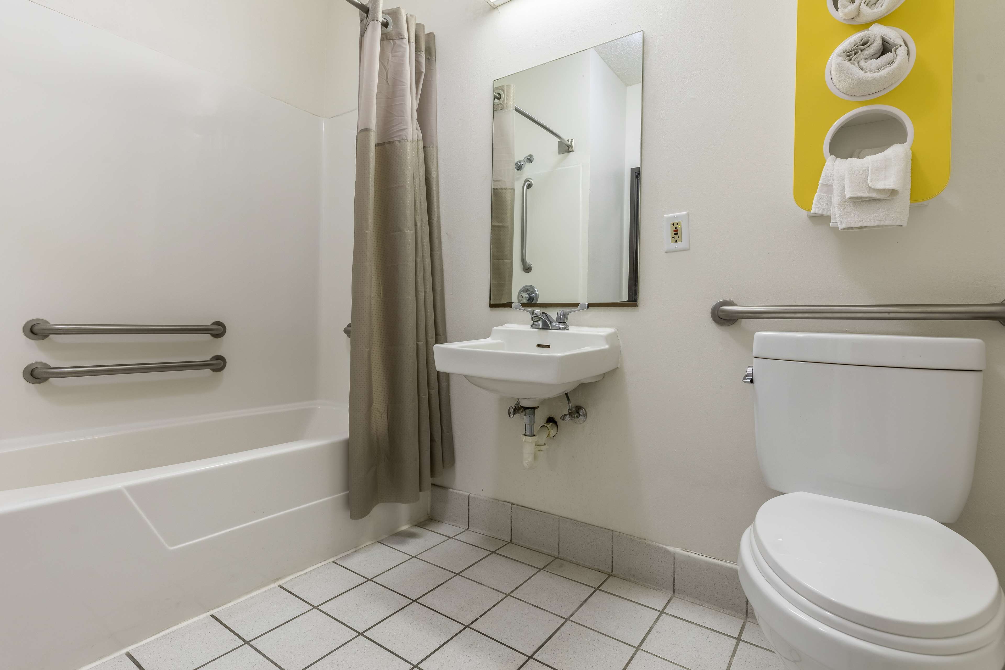 Photo - Motel 6-Indianapolis, IN - Southport