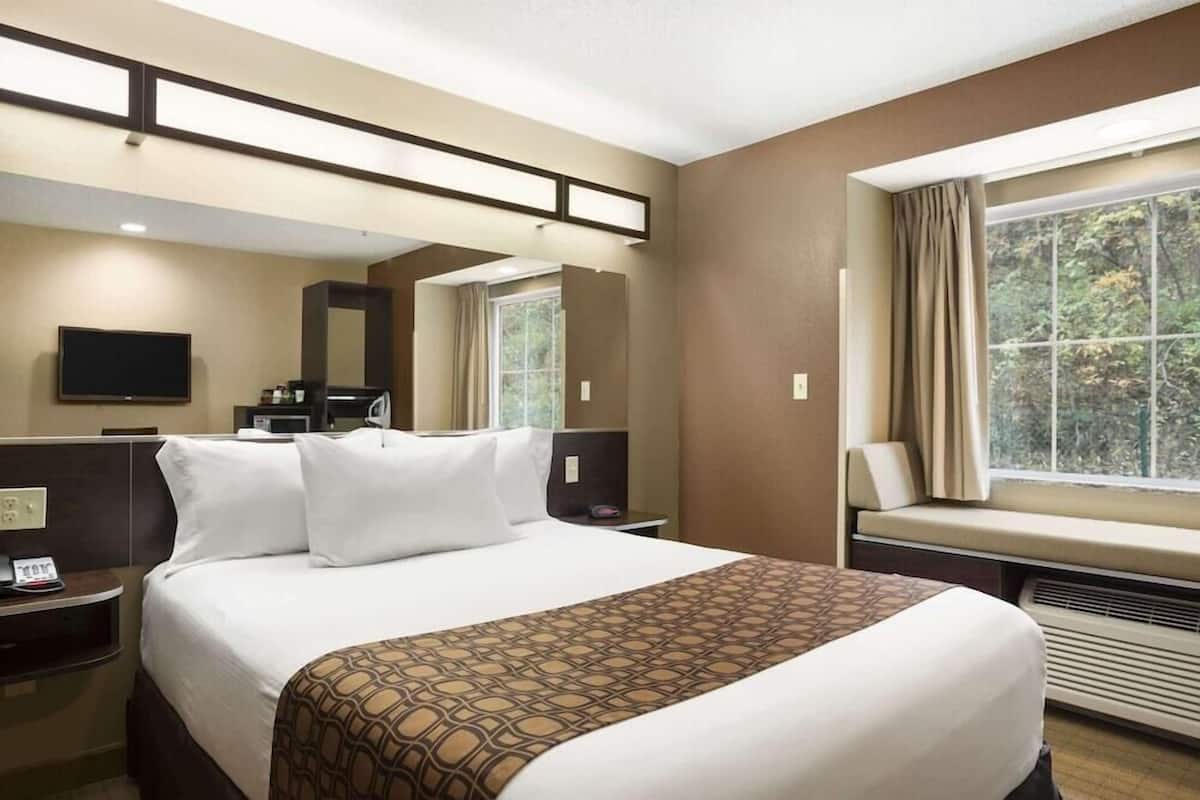 In-room safe, iron/ironing board, cribs (free), WiFi (free)