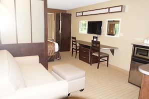 Studio suite, 1 queensize bed, toegankelijk voor mindervaliden, niet-roken | Een kluis op de kamer, een strijkplank/strijkijzer, gratis babybedden