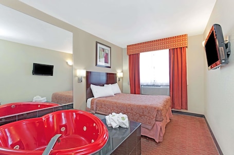 Standardrum - 2 queensize-sängar | Allergitestade sängkläder, skrivbord och arbetsyta för laptop. Super 8 by Wyndham Long Island City LGA Hotel