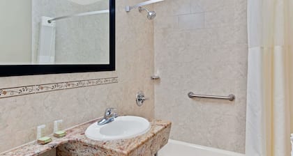 Super 8 by Wyndham Long Island City LGA Hotel