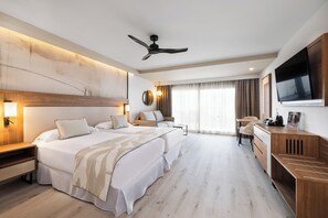 Minibar, caja de seguridad en la habitación, wifi gratis y ropa de cama 