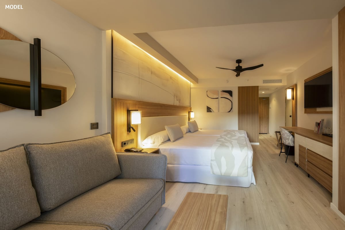 Minibar, caixa forta a l'habitació, wifi gratuïta i roba de llit