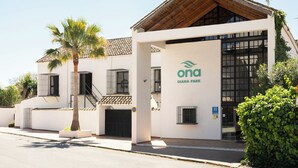 A building with a sign reading 'ona DIANA PARK' and a gated entrance. - Hotel Ona Diana Park (Estepona)
