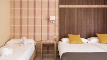 Minibar, desk, soundproofing, WiFi (free)