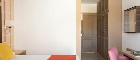 Minibar, desk, soundproofing, free WiFi