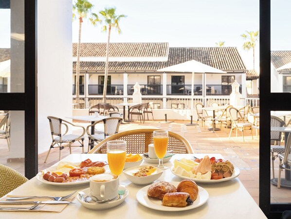 Daily buffet breakfast for a fee