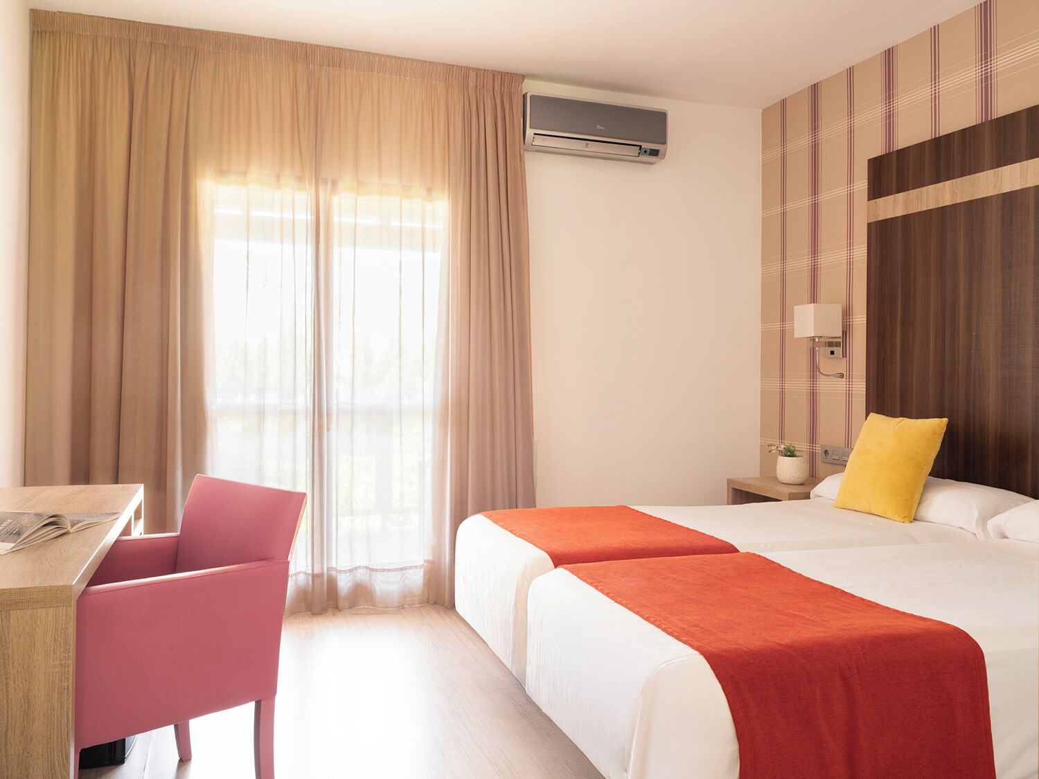 Minibar, desk, soundproofing, free WiFi