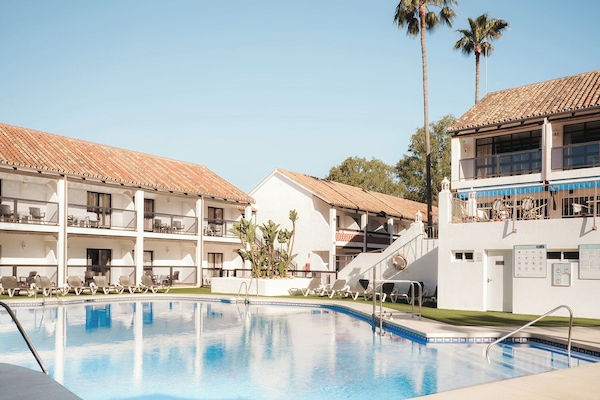 Outdoor pool, pool umbrellas, sun loungers