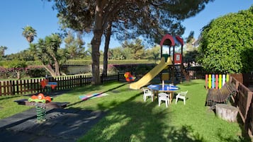 Children’s play area – outdoor