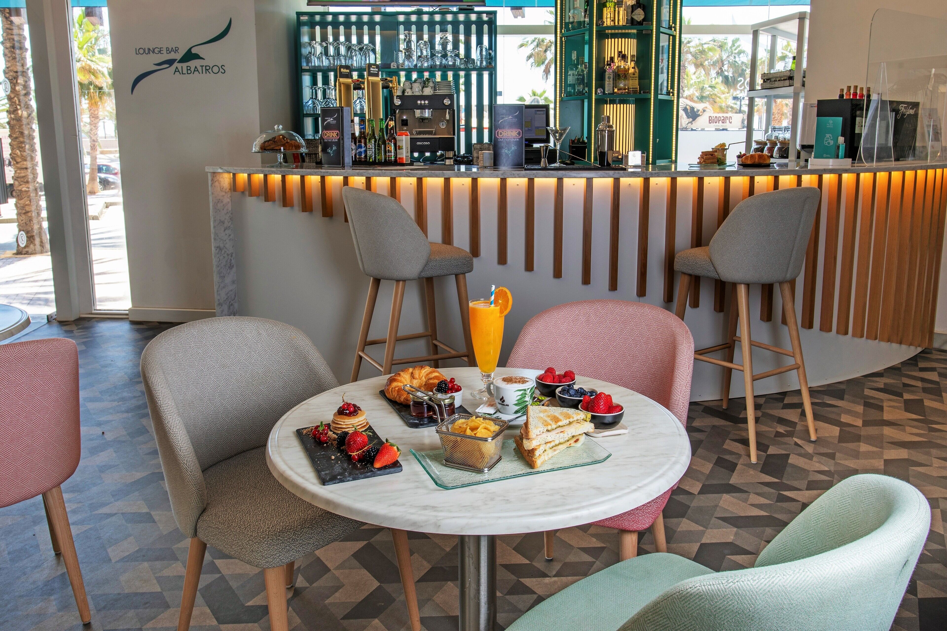 Tägliches großes Frühstück gegen Gebühr