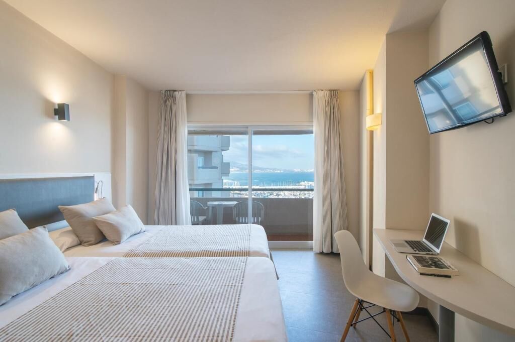 WiFi (free), bed sheets