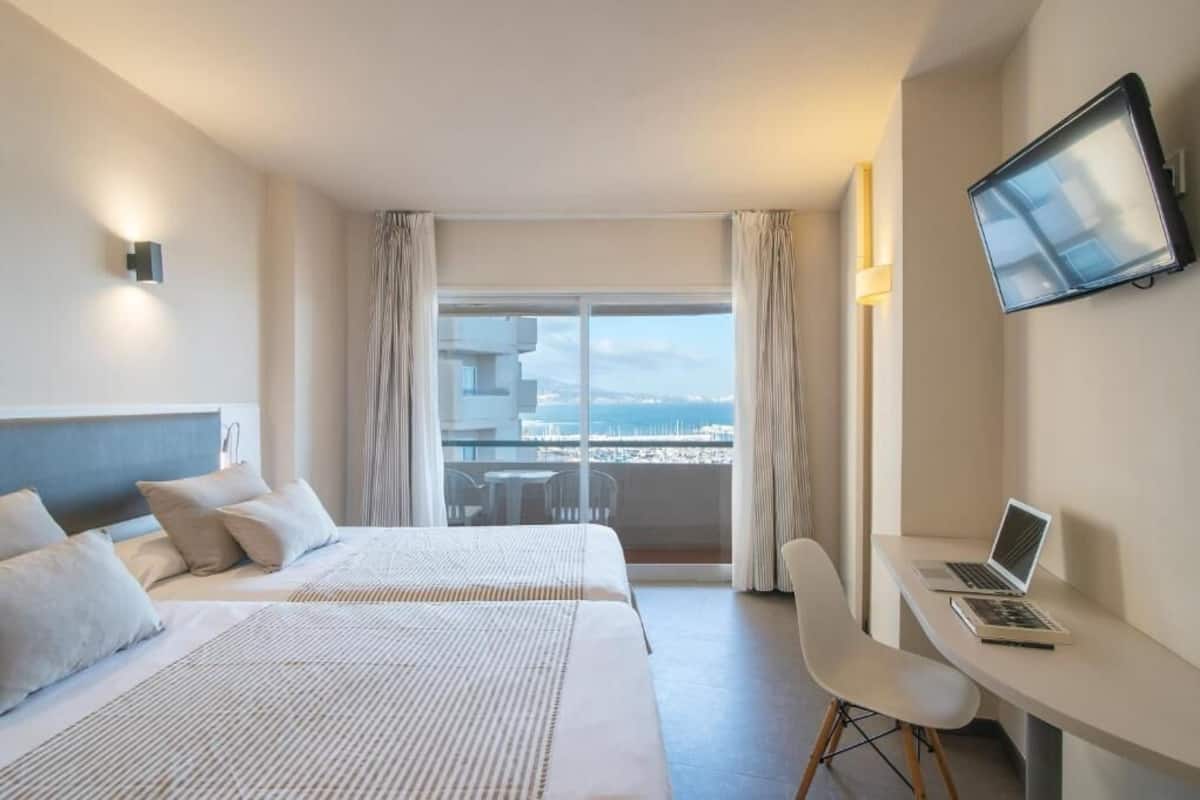 WiFi (free), bed sheets