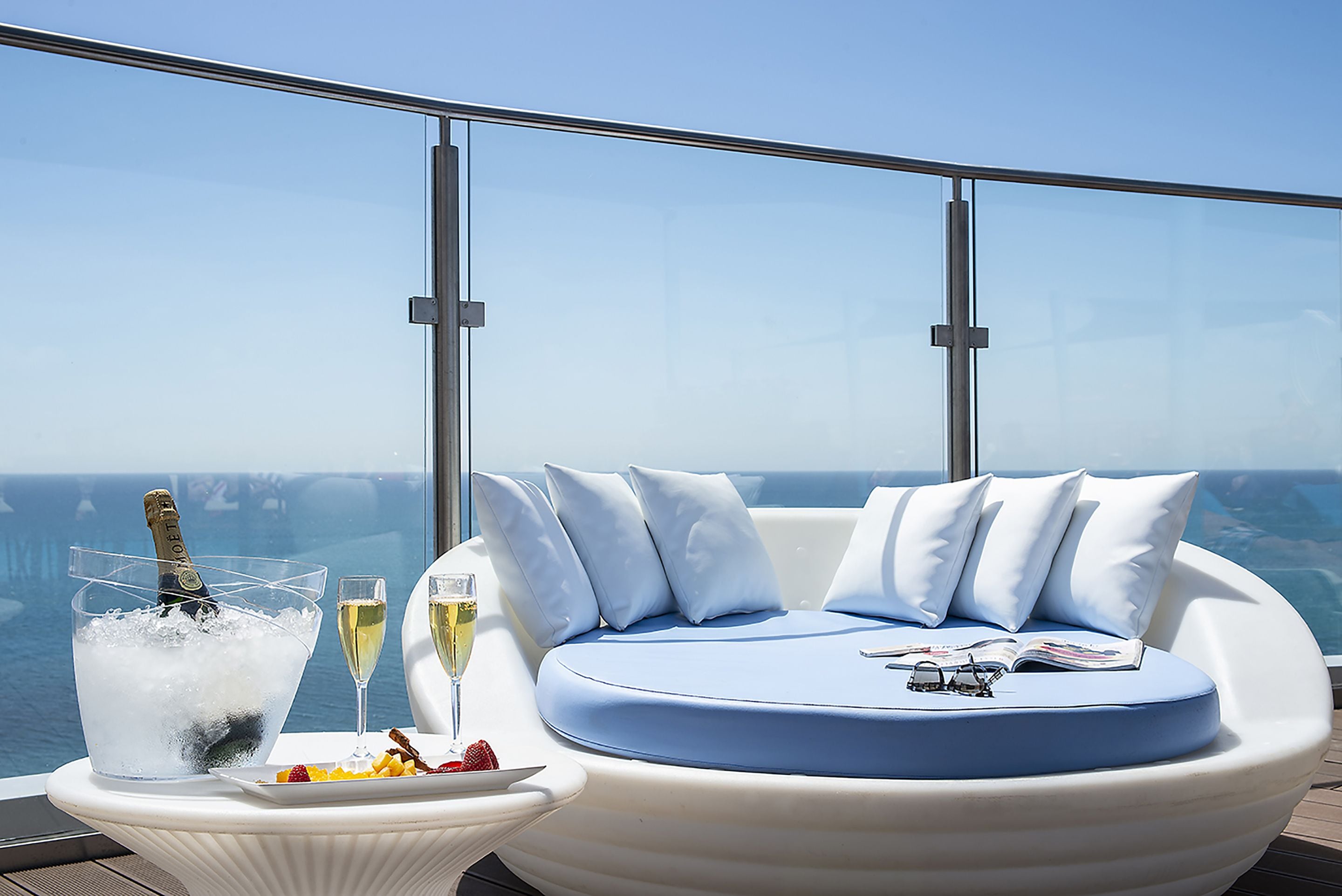 Bar en bord de piscine