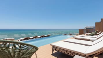 Minibar, in-room safe, desk, free WiFi