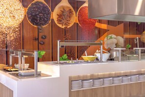 A buffet setup with various food items and utensils. - Hotel Best Siroco (Benalmádena)