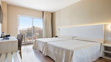 Minibar, caja fuerte, escritorio y wifi gratis