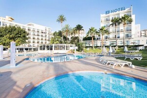 2 outdoor pools, pool umbrellas, pool loungers