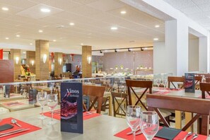 Breakfast, lunch and dinner served  - Hotel Best Siroco (Benalmádena)
