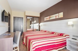 Minibar, coffre-fort, bureau, accès au Wi-Fi (inclus)