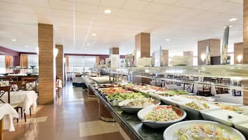 Aamiainen, lounas ja illallinen