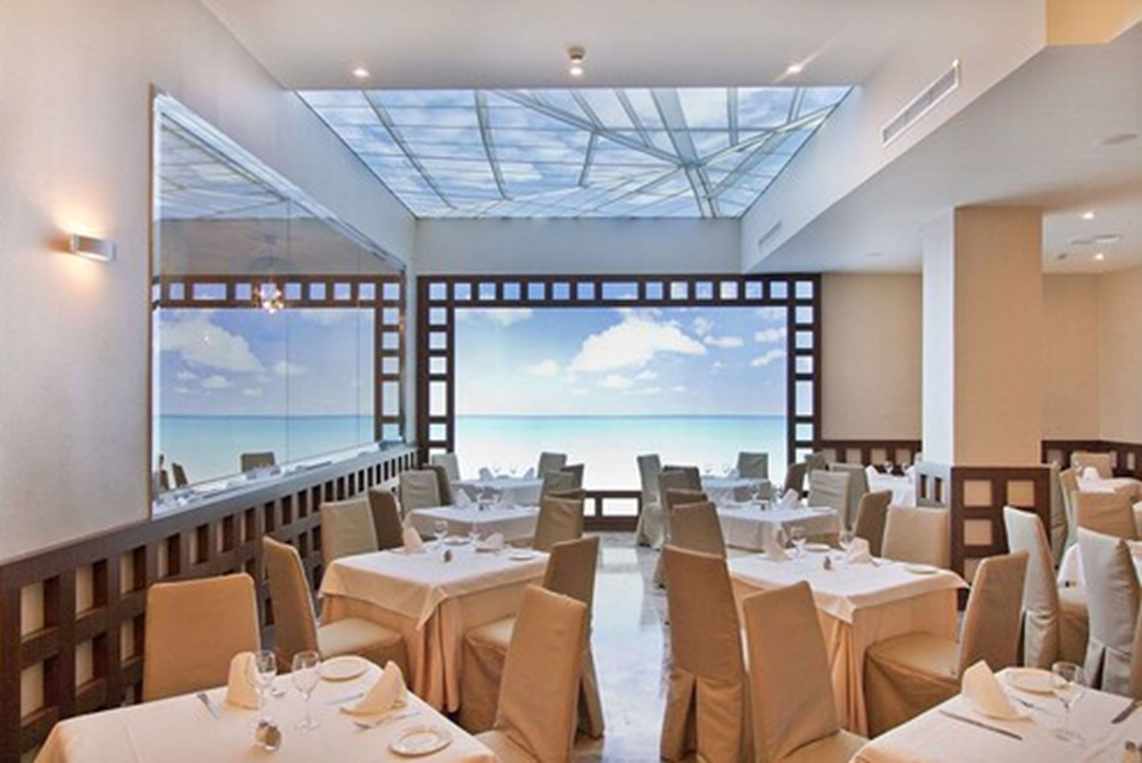 Breakfast and dinner served