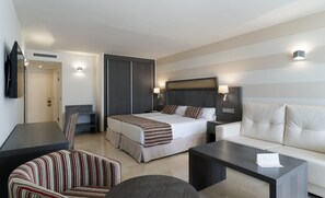 2 bedrooms, in-room safe, desk, free WiFi