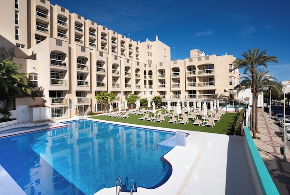 Indoor pool, outdoor pool
