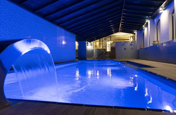 Piscina coberta i piscina a l'aire lliure 