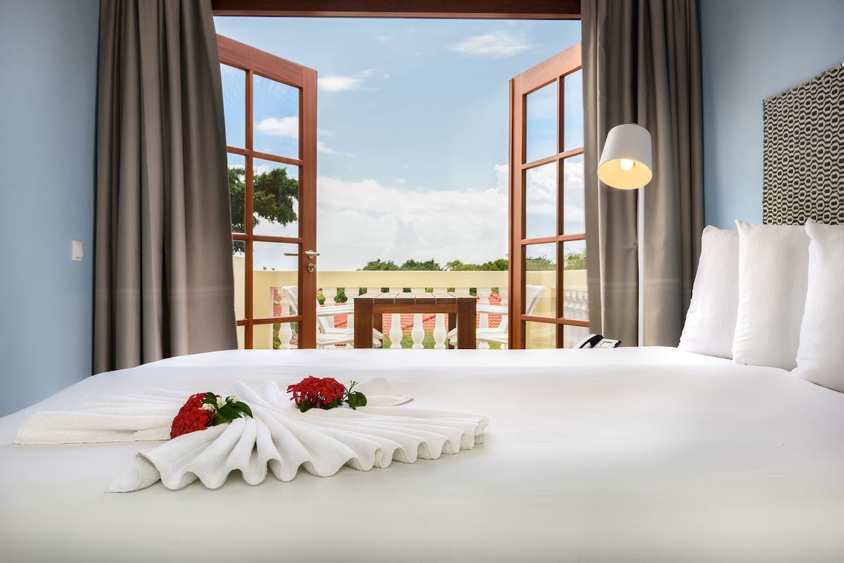 Hochwertige Bettwaren, Daunenbettdecken, Minibar, Zimmersafe