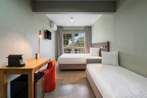 Habitación Deluxe doble | Ropa de cama de alta calidad, minibar, caja fuerte