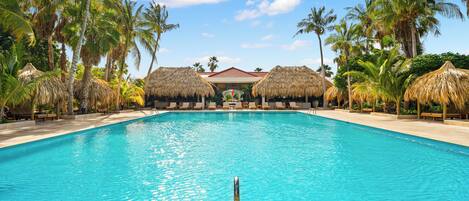 2 outdoor pools, free pool cabanas, pool umbrellas