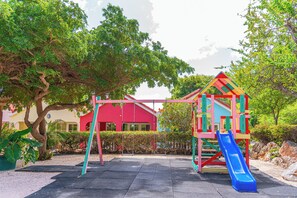 Children’s play area – outdoor