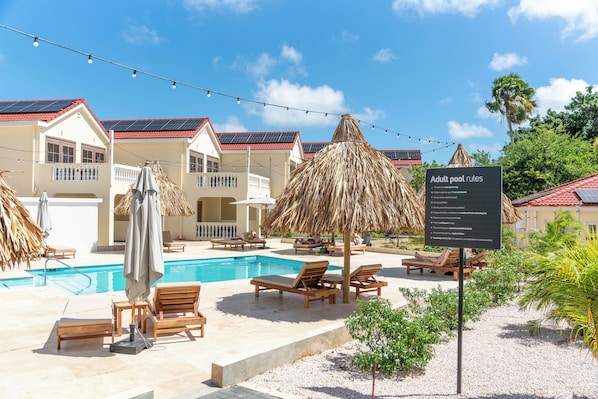 2 outdoor pools, free pool cabanas, pool umbrellas