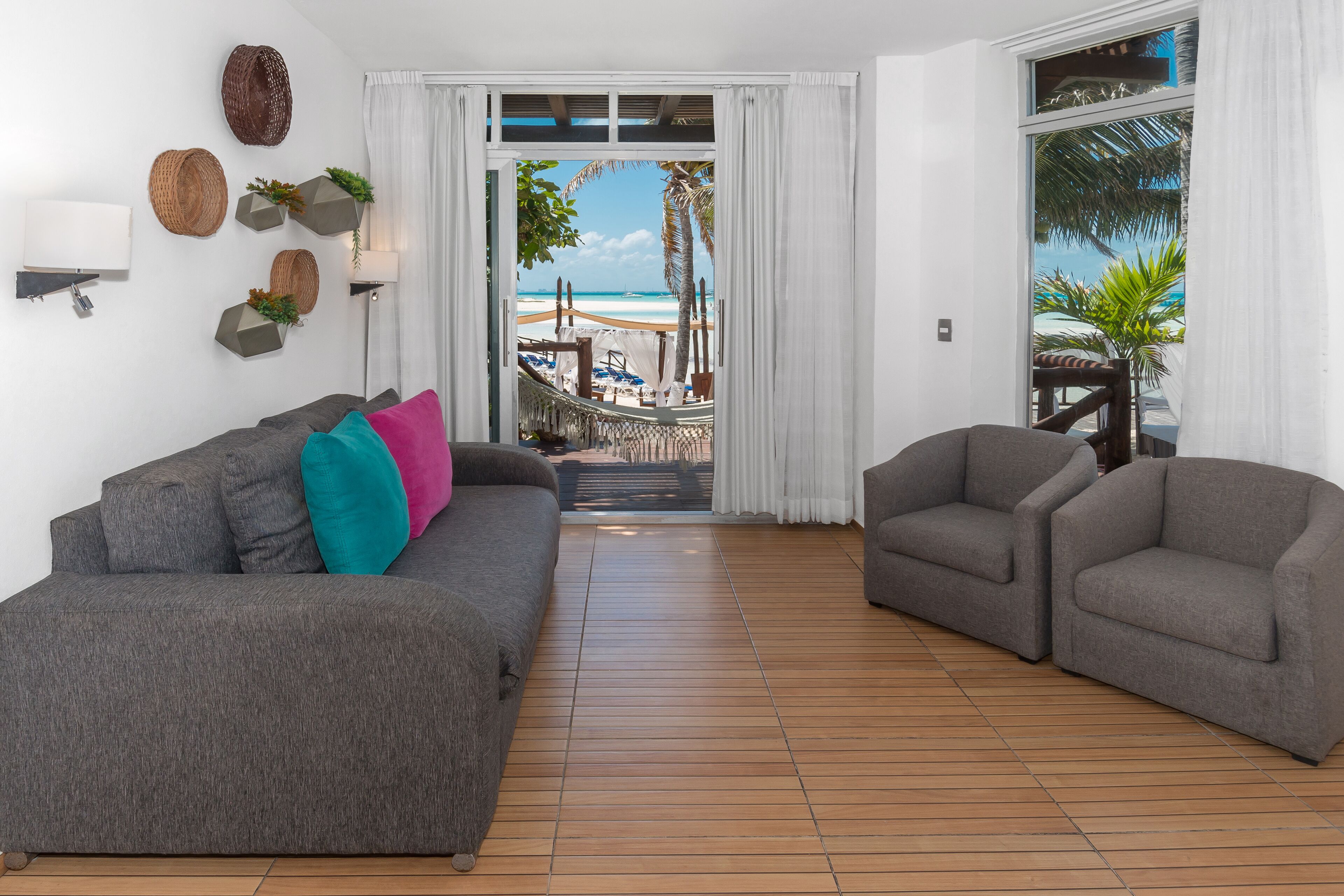 Grand Aqua Villa | Minibar, in-room safe, individually decorated, individually furnished