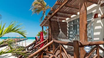 Grand Aqua Villa | Terraza o patio