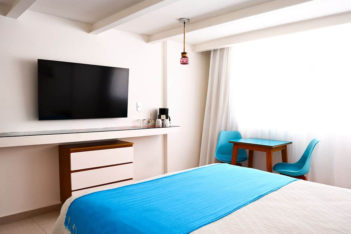 Habitación básica doble | Minibar, decoración personalizada y muebles diferentes